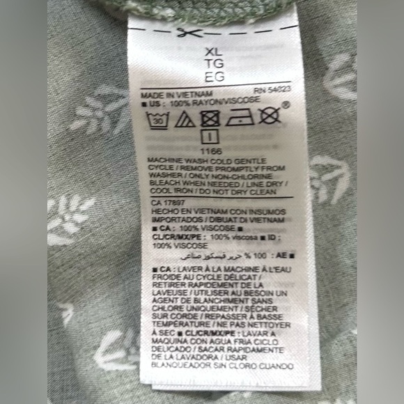 Old Navy Green Print Shorts Romper. Size XL. - Picture 10 of 11